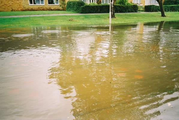 Flood in Vale Avenue
