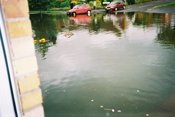 Flood in Vale Avenue
