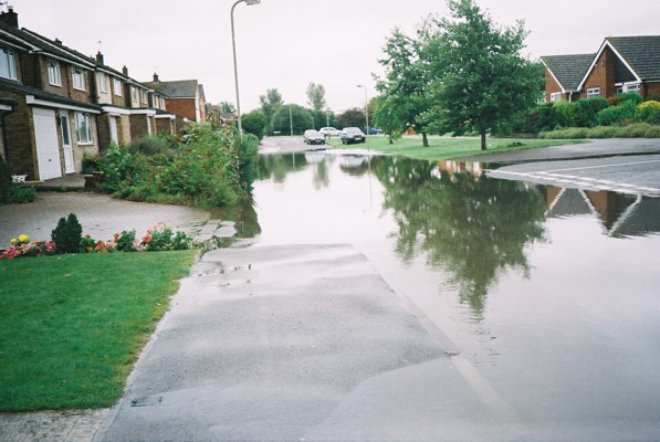 Flood in Vale Avenue