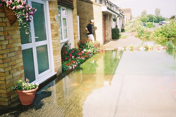 Flood in Vale Avenue