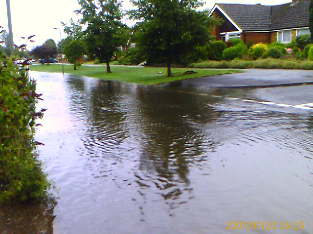 Flood in Vale Avenue