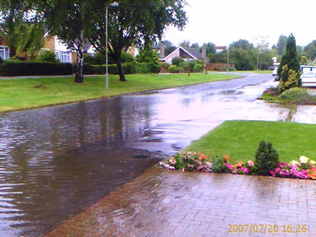 Flood in Vale Avenue