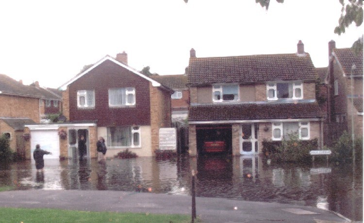 Flood in Vale Avenue